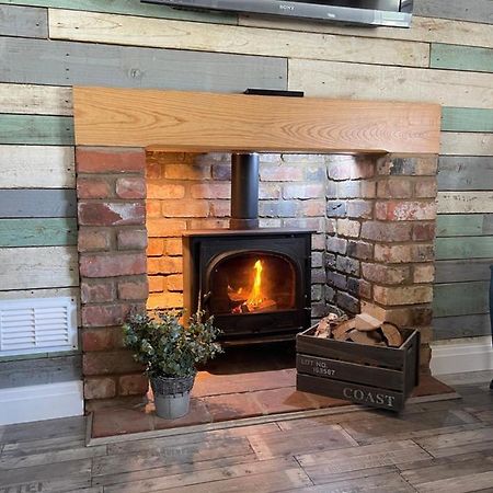 Den Of Joy Humberston Fitties Sleeps 6,Hot Tub,Log Burner Villa Cleethorpes Exterior photo