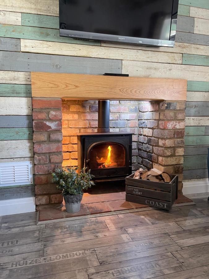 Den Of Joy Humberston Fitties Sleeps 6,Hot Tub,Log Burner Villa Cleethorpes Exterior photo