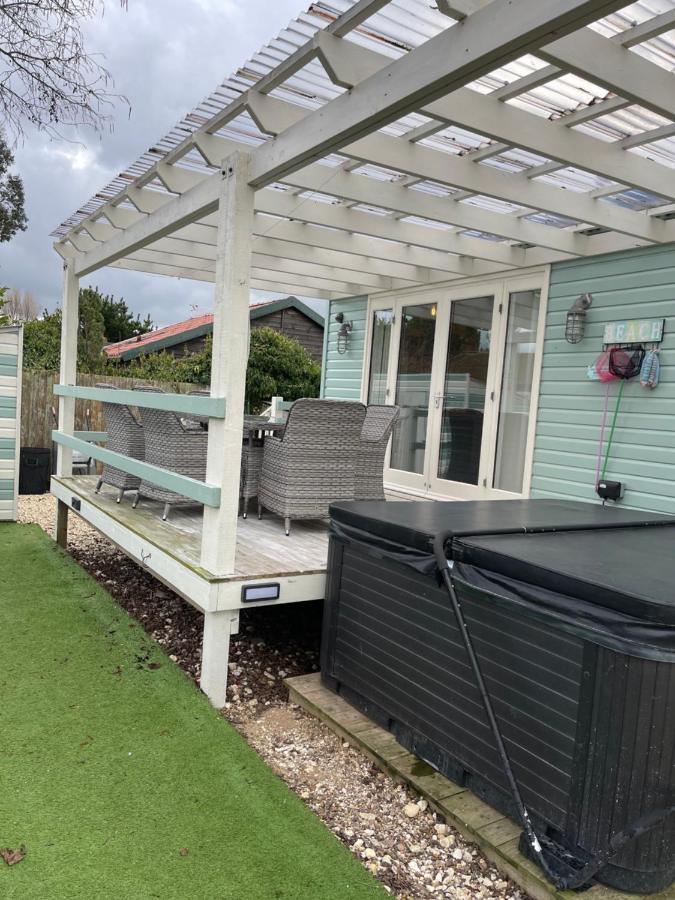 Den Of Joy Humberston Fitties Sleeps 6,Hot Tub,Log Burner Villa Cleethorpes Exterior photo